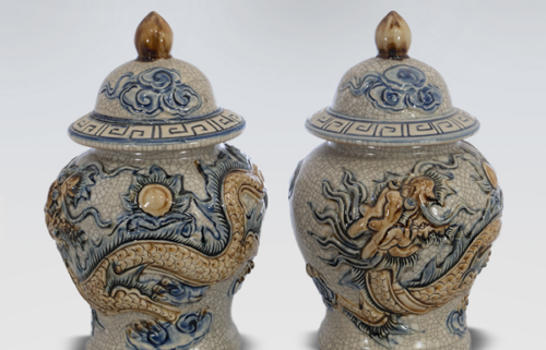 Chóe thờ men rạn hình rồng